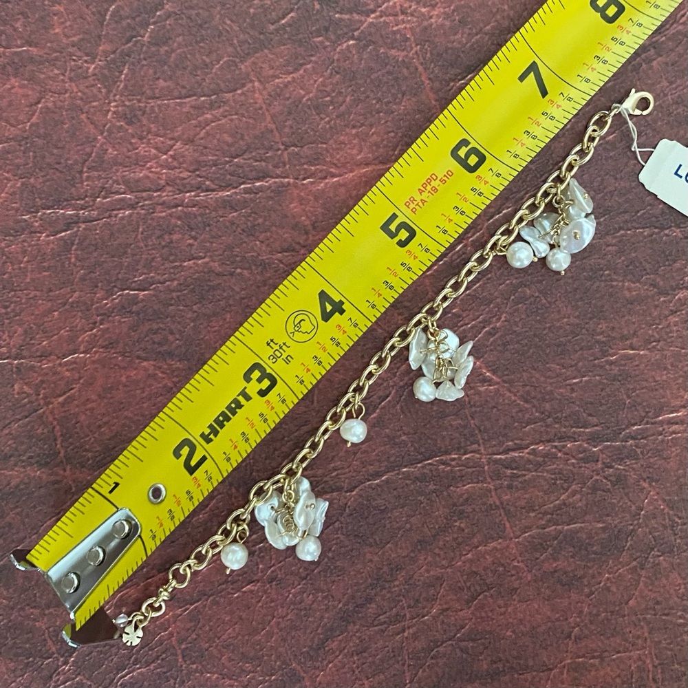 ⭐️HOST PICK⭐️ NWT Lucky Brand Pearl Charm Cluster Bracelet - Picture 8 of 11